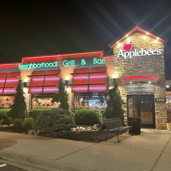 Applebee's Grill + Bar - Outside - American Near Me - Woodbury, Minnesota