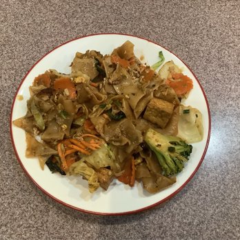 Osha Thai Cafe - Drunken noodle (leftovers plated at home because I forgot to take a picture) - Thai Near Me - Scottsdale, Arizona Osha Thai Cafe - Drunken noodle (leftovers plated at home because I forgot to take a picture) - Thai Near Me - Scottsdale, Arizona