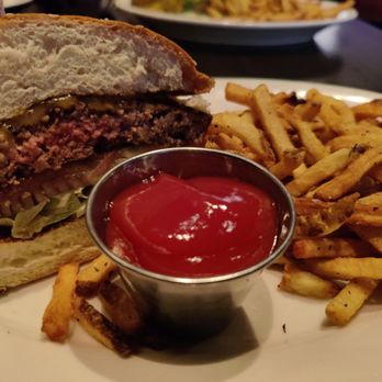 Hugo's Frog Bar and Chop House - Cheeseburger Medium - Steakhouses Near Me - Des Plaines, Illinois