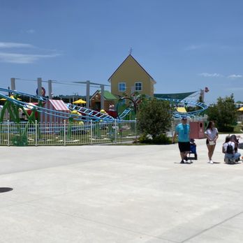 Peppa Pig Theme Park - Peppa house!!! - Amusement Parks Near Me - Cypress Gardens, Florida