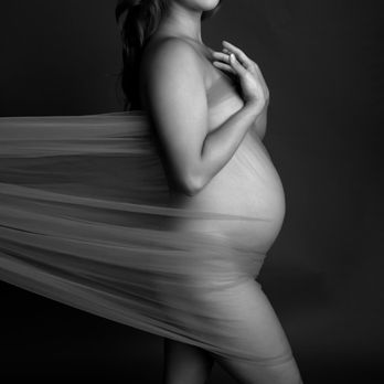 Mod L Photography - Black and white maternity portrait in profile with transparent fabric - Session Photography Near Me - Dallas, Texas Mod L Photography - Black and white maternity portrait in profile with transparent fabric - Session Photography Near Me - Dallas, Texas