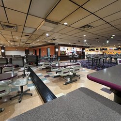 DO-Ri-Me Bowling Lanes - Main area
