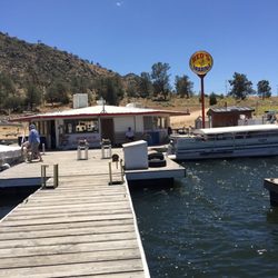 Red's Marina & Deli