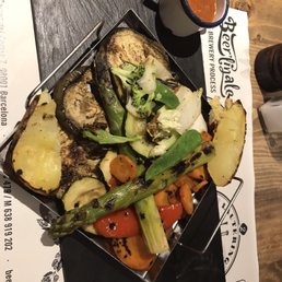 Grilled veggies with romesco sauce