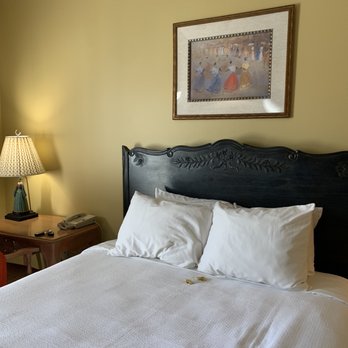 JH Adams Inn | Trademark Collection by Wyndham - Queen bedroom - Hotels Near Me - High Point, North Carolina JH Adams Inn | Trademark Collection by Wyndham - Queen bedroom - Hotels Near Me - High Point, North Carolina