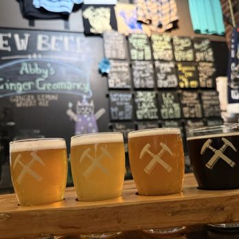 Hutton & Smith Brewing - Beer flight - Breweries Near Me - Chattanooga, Tennessee Hutton & Smith Brewing - Beer flight - Breweries Near Me - Chattanooga, Tennessee