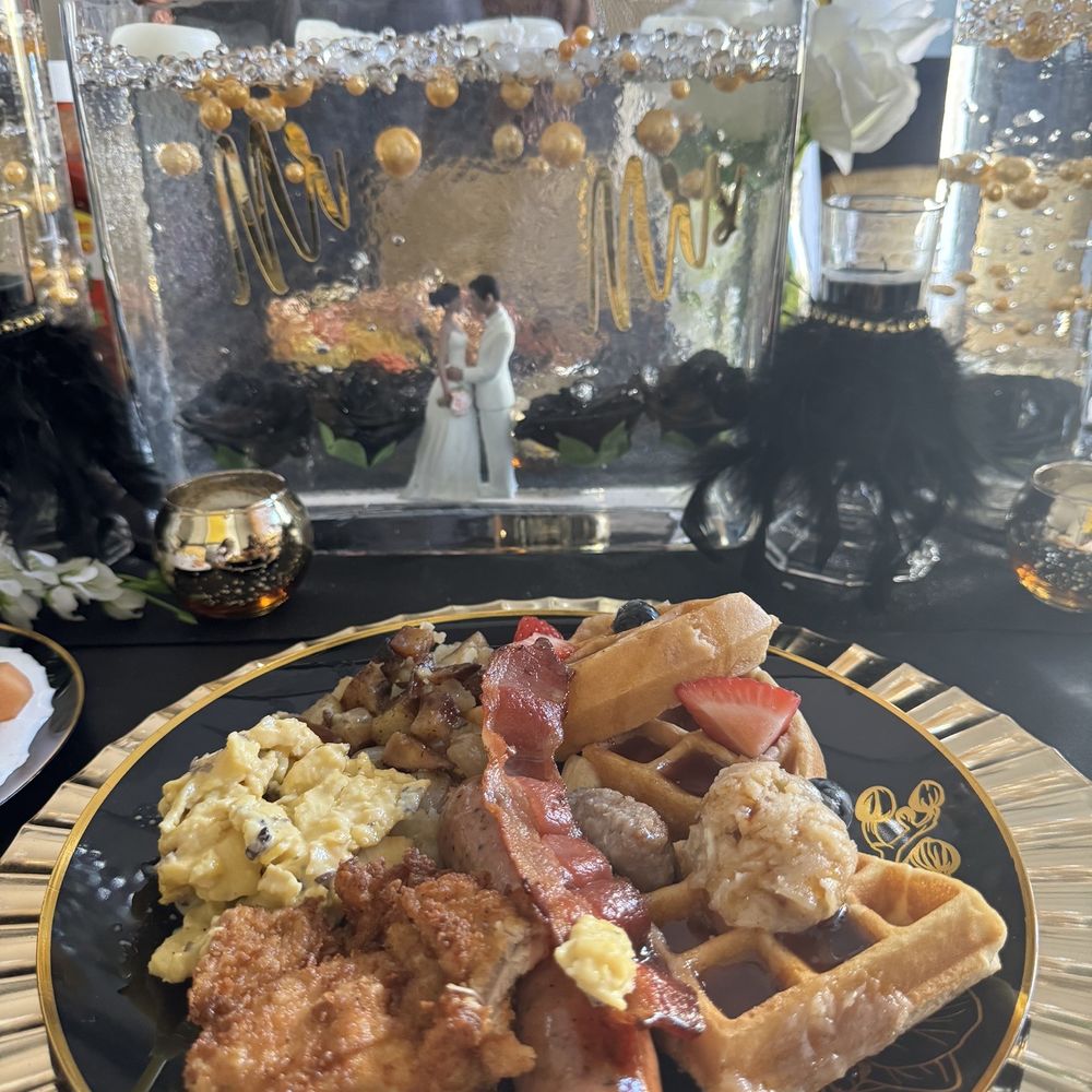 chicken sausage,fried chicken and waffles, bacon, Scrambled eggs, Country potatoes chicken sausage,fried chicken and waffles, bacon, Scrambled eggs, Country potatoes