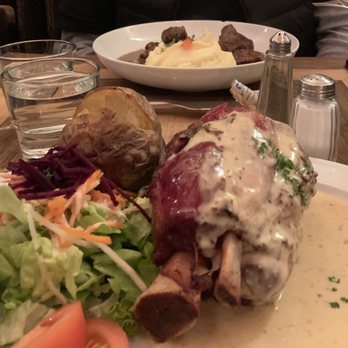 Le Fin de Siècle - Pork knuckle and carbonnade. - Brasseries Near Me - Brussel, BRU
