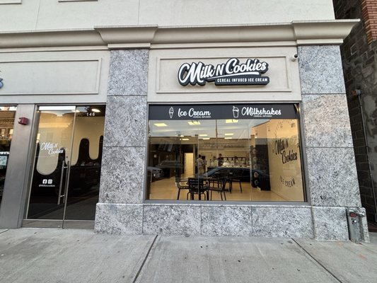 Milk N Cookies by null