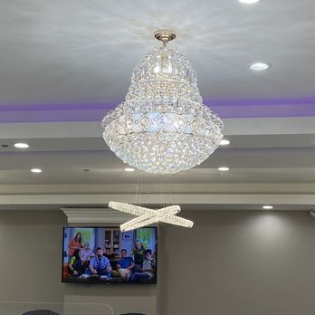 Pearl Nail Salon - Gorgeous decor - Nail Salons Near Me - Shelby Township, Michigan