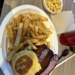 bbq brothers cafe - Six bone with fries and mac & cheese honey cake