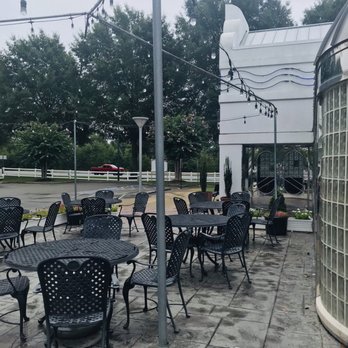 River City Diner - Outdoor seating, a little gloomy because of the rain - Diners Near Me - Midlothian, Virginia