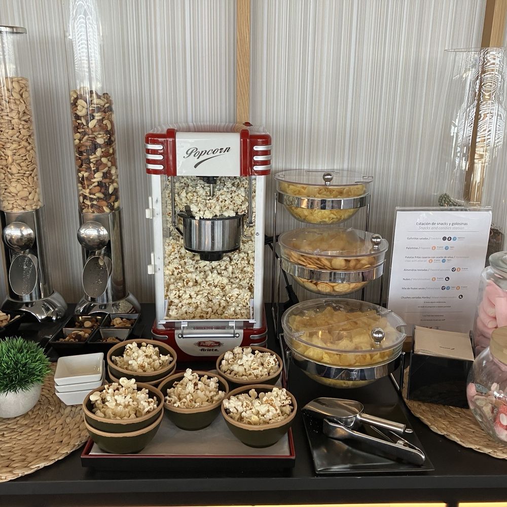 Iberia Sala VIP - Popcorn and snacks - Airport Lounges Near Me - Madrid, M
