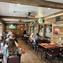 Pete & Elda's Bar / Carmen's Pizzeria - Interior