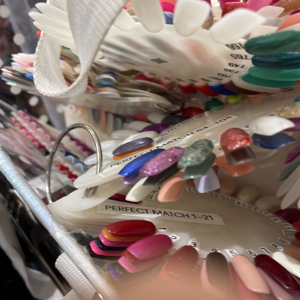 Gradient Nail - Did I say galore I meant insanity! - Nail Salons Near Me - Honolulu, Hawaii