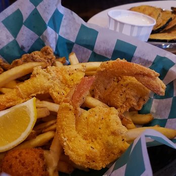 Shuck Me Southlake - Fried shrimp and oyster basket with fried zucchini - Seafood Near Me - Southlake, Texas Shuck Me Southlake - Fried shrimp and oyster basket with fried zucchini - Seafood Near Me - Southlake, Texas