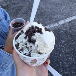 Sprinkles Ice Cream Shop - Mint chocolate and Vanilla with chocolate chips