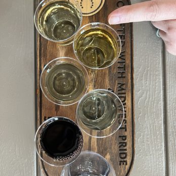 KC Wine - Our dry flight ( custom request for mostly whites) - Wineries Near Me - Olathe, Kansas