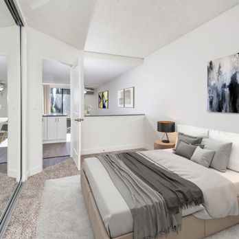 Villa Careena - Bedroom - Apartments Near Me - West Hollywood, California Villa Careena - Bedroom - Apartments Near Me - West Hollywood, California