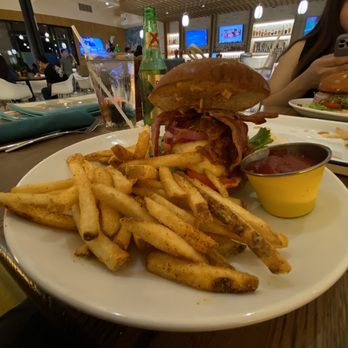 Palace Social - PALACE BOWL BURGER - Arcades Near Me - Houston, Texas