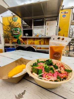 Aroy Ver Thai Bite the food truck by null