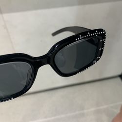 Benchworks Optical - Gaps between the frames and lenses