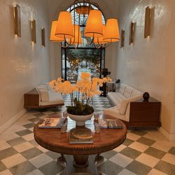 Cara Restaurant - Daytime view of interior space