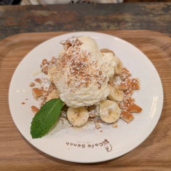 Cafe Bench - Lady Nana - Cafes Near Me - Flushing, New York
