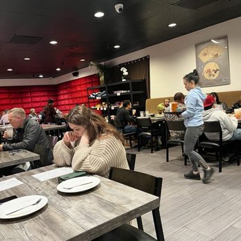 Simi's Cafe - Inside - Asian Fusion Near Me - Gilbert, Arizona
