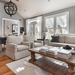 Ash Showroom - Sophisticated Casual Design.