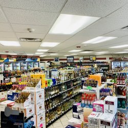 North Shore Wine & Sprits - Store overview