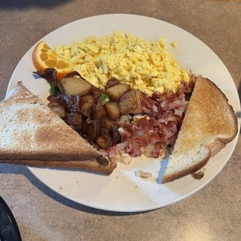 Lisa's Cafe - Corned Beef Hash - Breakfast & Brunch Near Me - Madeira Beach, Florida