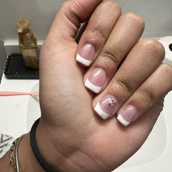 Lee Nails