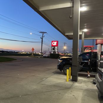 QuikTrip - a gas station at dusk - Gas Stations Near Me - Edwardsville, Illinois QuikTrip - a gas station at dusk - Gas Stations Near Me - Edwardsville, Illinois