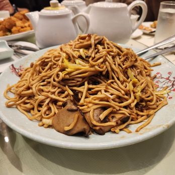 New Mandarin Seafood Restaurant - Mushroom e-fu noodles ($24.98) - Dim Sum Near Me - Vancouver, British Columbia