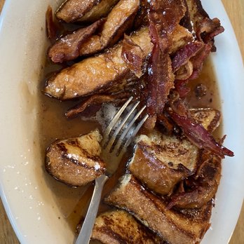 The Smokey Griddle Pancake House - French toast and bacon (my wife crumbles her bacon on top-didn't come this way) - New American Near Me - Williamsburg, Virginia