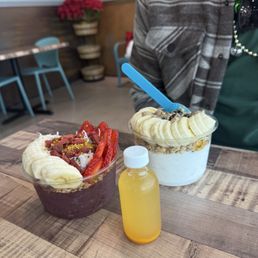 Açaí base bowl, coconut cream base bowl and immunity shot