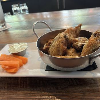 Walters - Chicken wings - Sports Bars Near Me - Washington, DC, District of Columbia