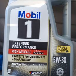 Oil used for this oil change service. They used 4 of the 5 quarts and returned the remaining unused oil to me. Oil used for this oil change service. They used 4 of the 5 quarts and returned the remaining unused oil to me.