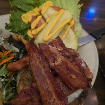 Diamondback Grill - Bison burger with bacon & grilled onion - Wine Bars Near Me - Sonora, California