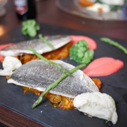 Restaurant Enya - Beak with asparagus