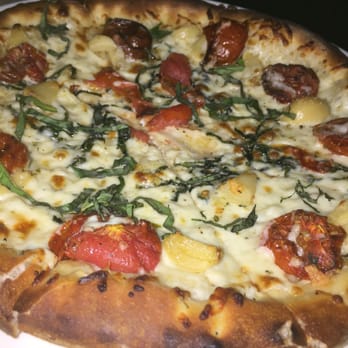 Yard House - Margherita pizza - New American Near Me - Northridge, California