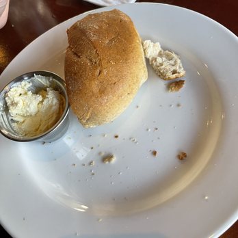 Aubrey's - Strawberry Plains - The fresh bread and honey butter - Salad Near Me - Knoxville, Tennessee