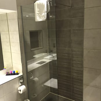 Roomzzz Chester City - Hotels Near Me - Chester, CHW