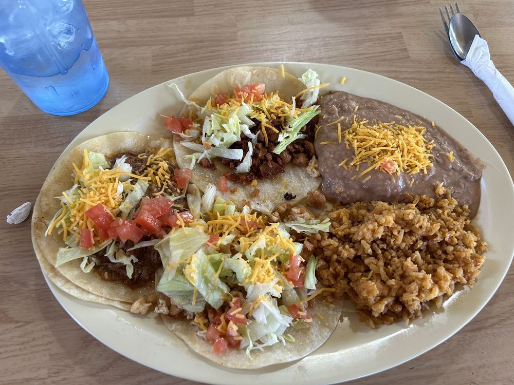 Taqueria Y Antojitos Los Lopez