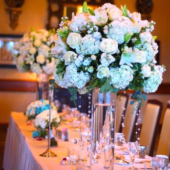 Amrose Flowers - Head table centerpieces / Wedding at Prestonwood Country Club / Photo by Amrose Flowers - Florists Near Me Amrose Flowers - Head table centerpieces / Wedding at Prestonwood Country Club / Photo by Amrose Flowers - Florists Near Me