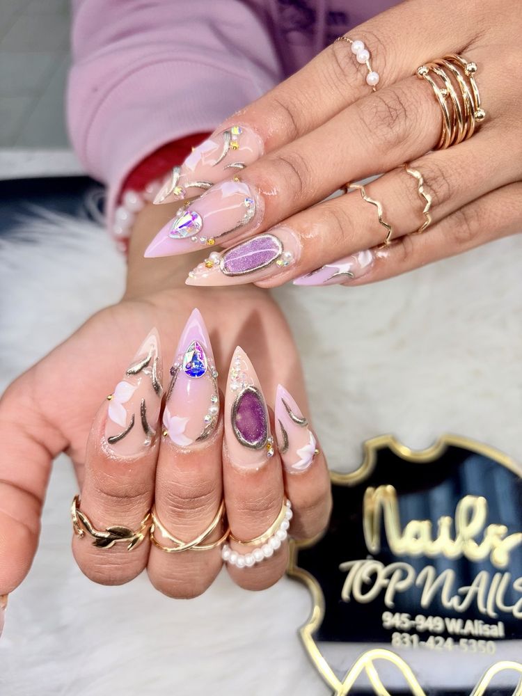 Top Nails Logo