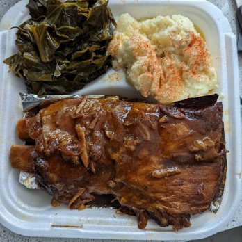 Magic Soul Food - Corn bread and spare ribs platter - Soul Food Near Me - Pembroke Pines, Florida