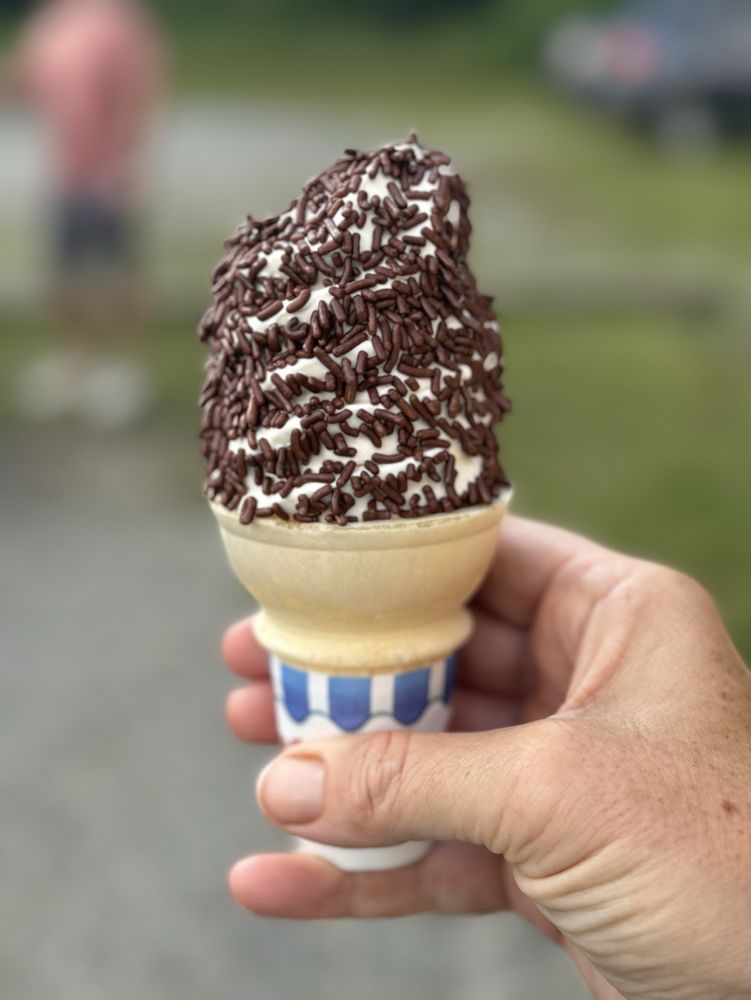 Creemee Stand Logo