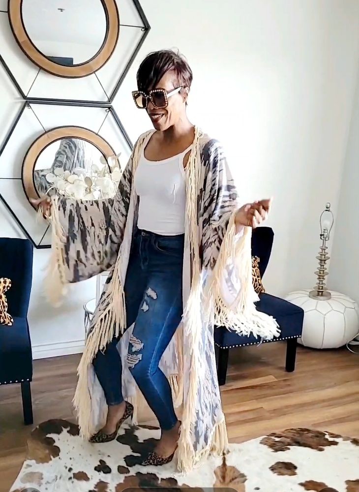 Perfect Timing Fashion Boutique Logo